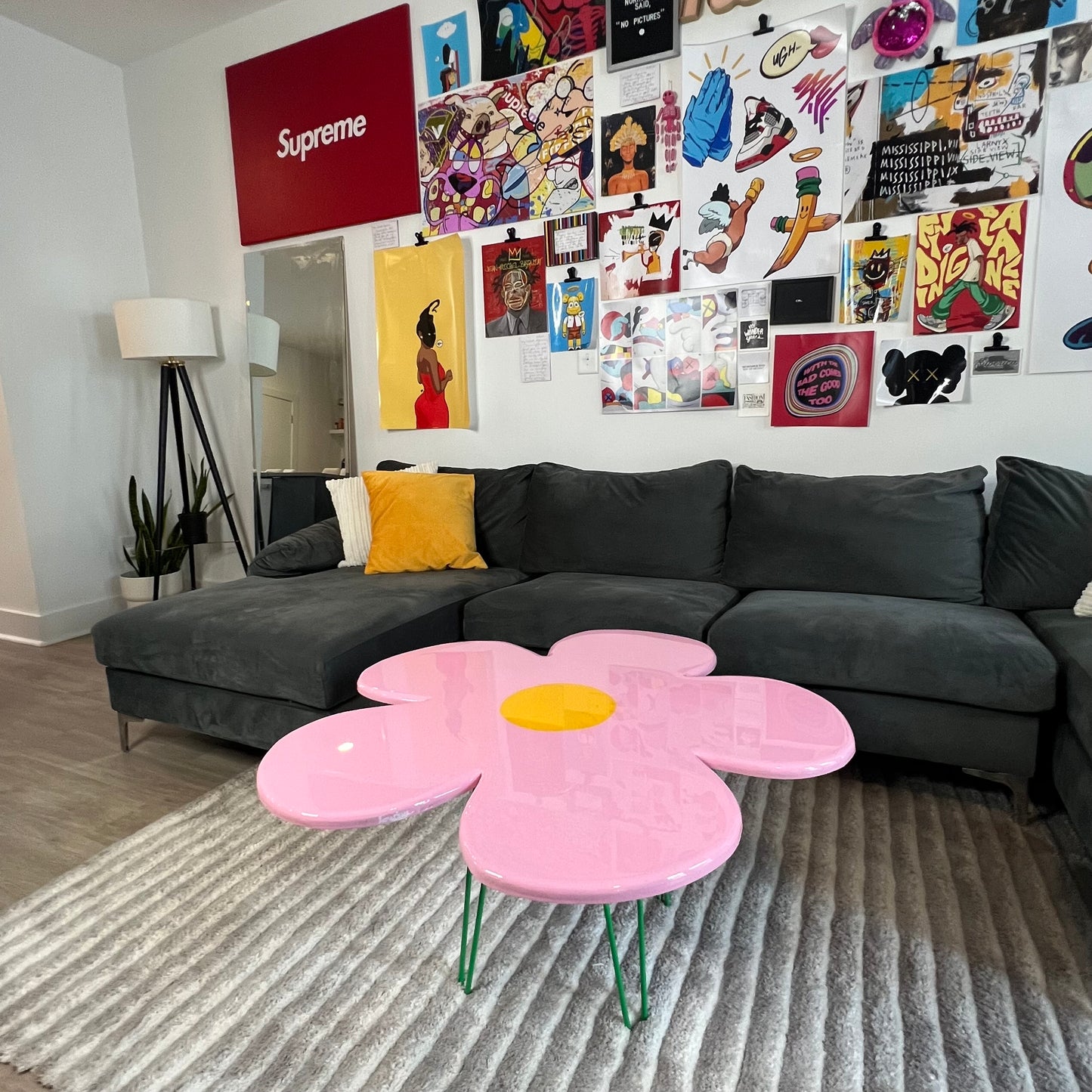 GROOVY FLOWER TABLE